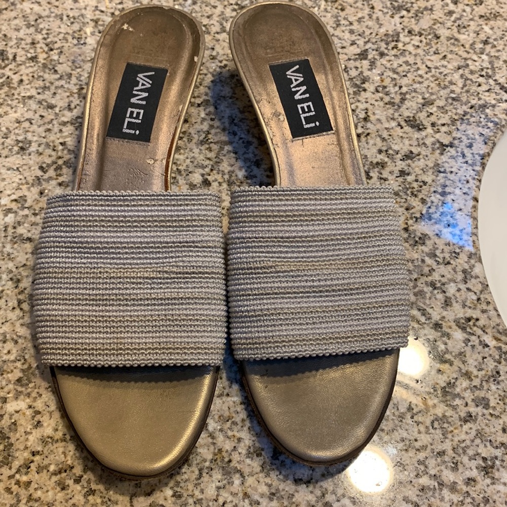 Van Eli kitten heel slippers size 8.5 Narrow